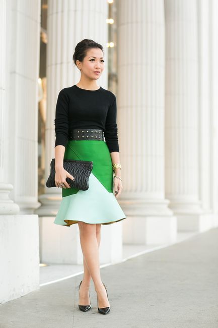 Petite women - How to dress for your body shape | Green skirt | Black wide belt | ADA Collection